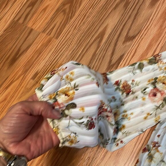 Gorgeous Floral Sheer Blouse, front tie - Picture 5 of 8